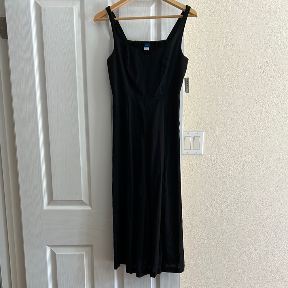 NWT - 🖤 Elegant Black Sleeveless Dress